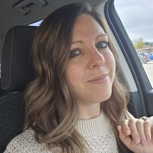 Meet your Posher, Lara